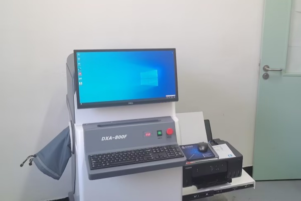 雙能X射線骨密度儀：準確測量骨密度，助力骨質(zhì)疏松防治，守護骨骼健康